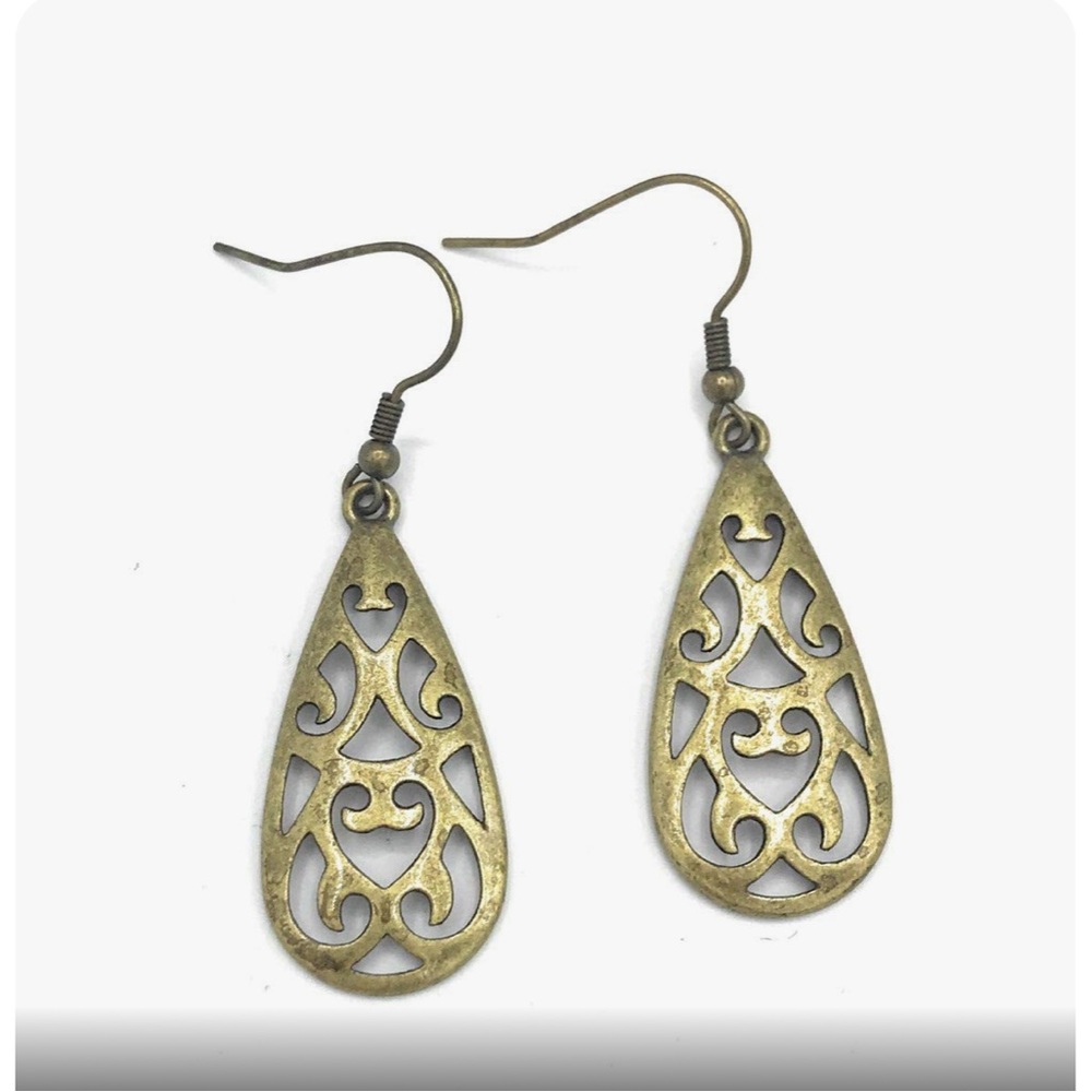 Lia Sophia Chantilly earrings
